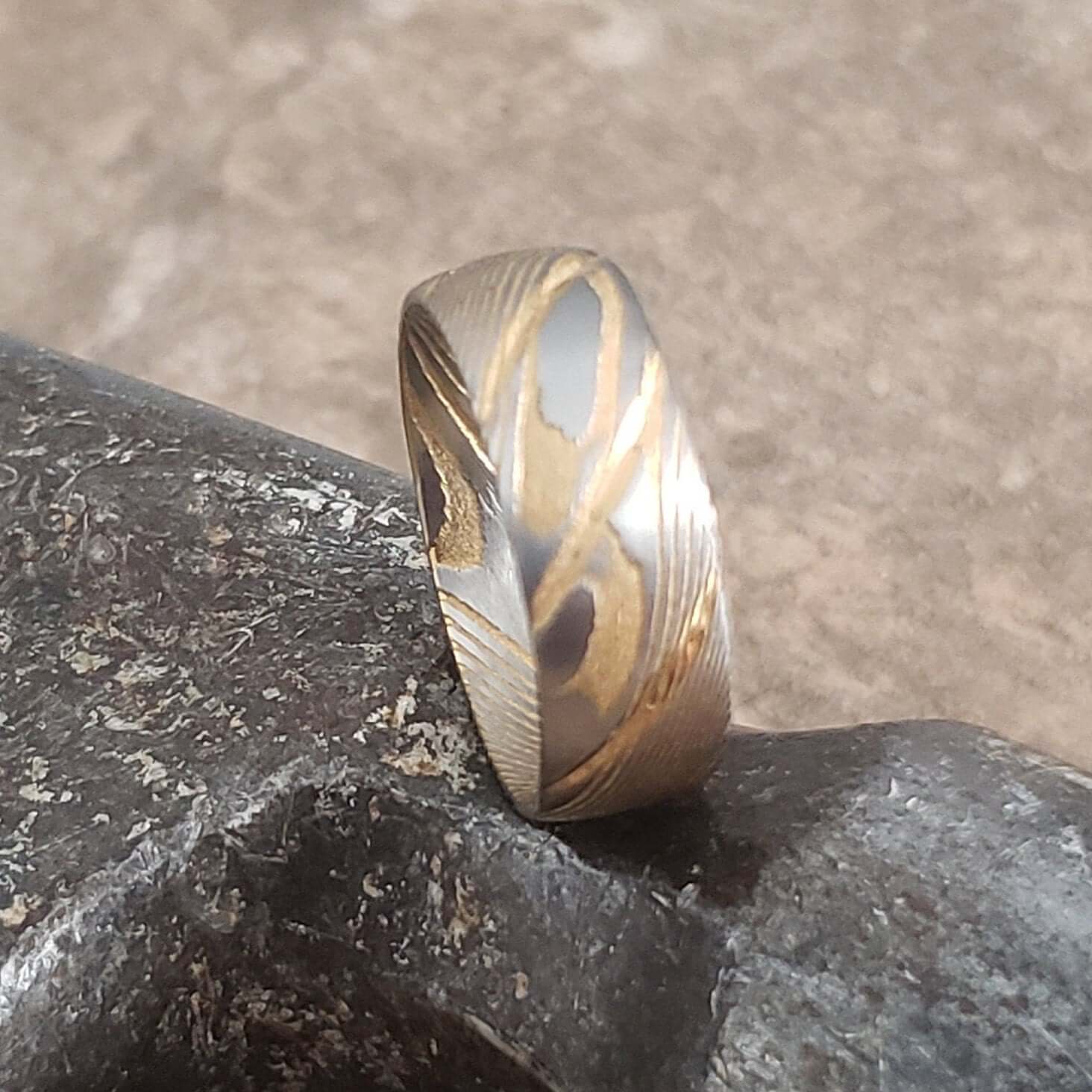 Damascus Steel Ring, Damascus Steel Mens Wedding Band - Unique Ring for Men - Damascus Steel Yellow Gold - 8mm Wide
